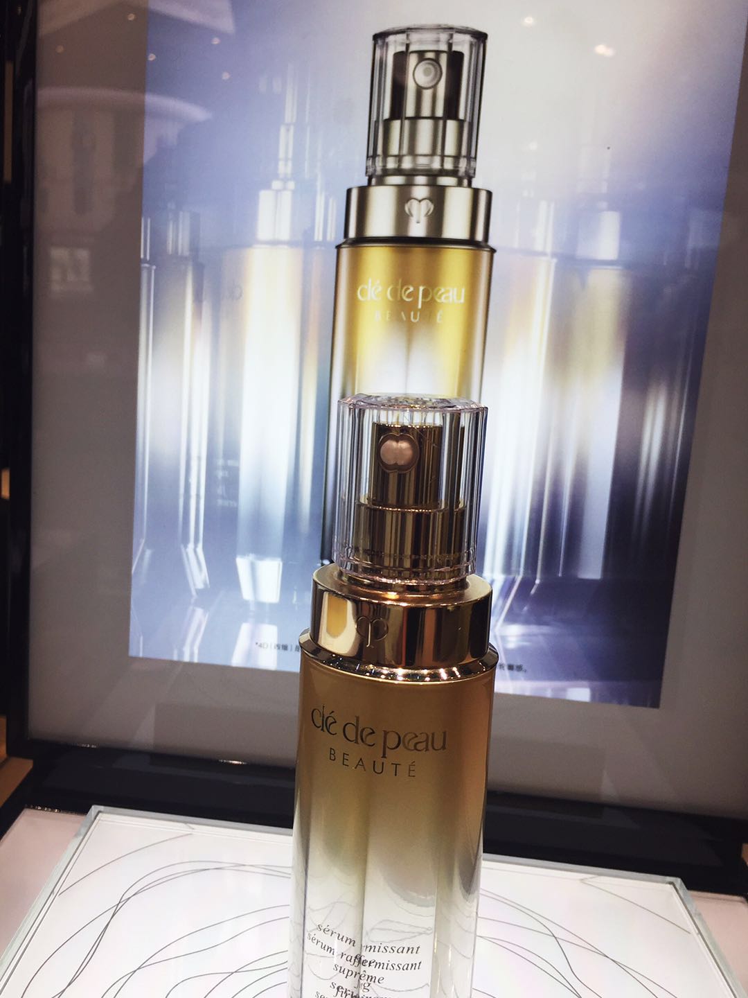 奢美密钥至臻尊耀CPB肌肤之钥璀璨亮相成都伊势丹