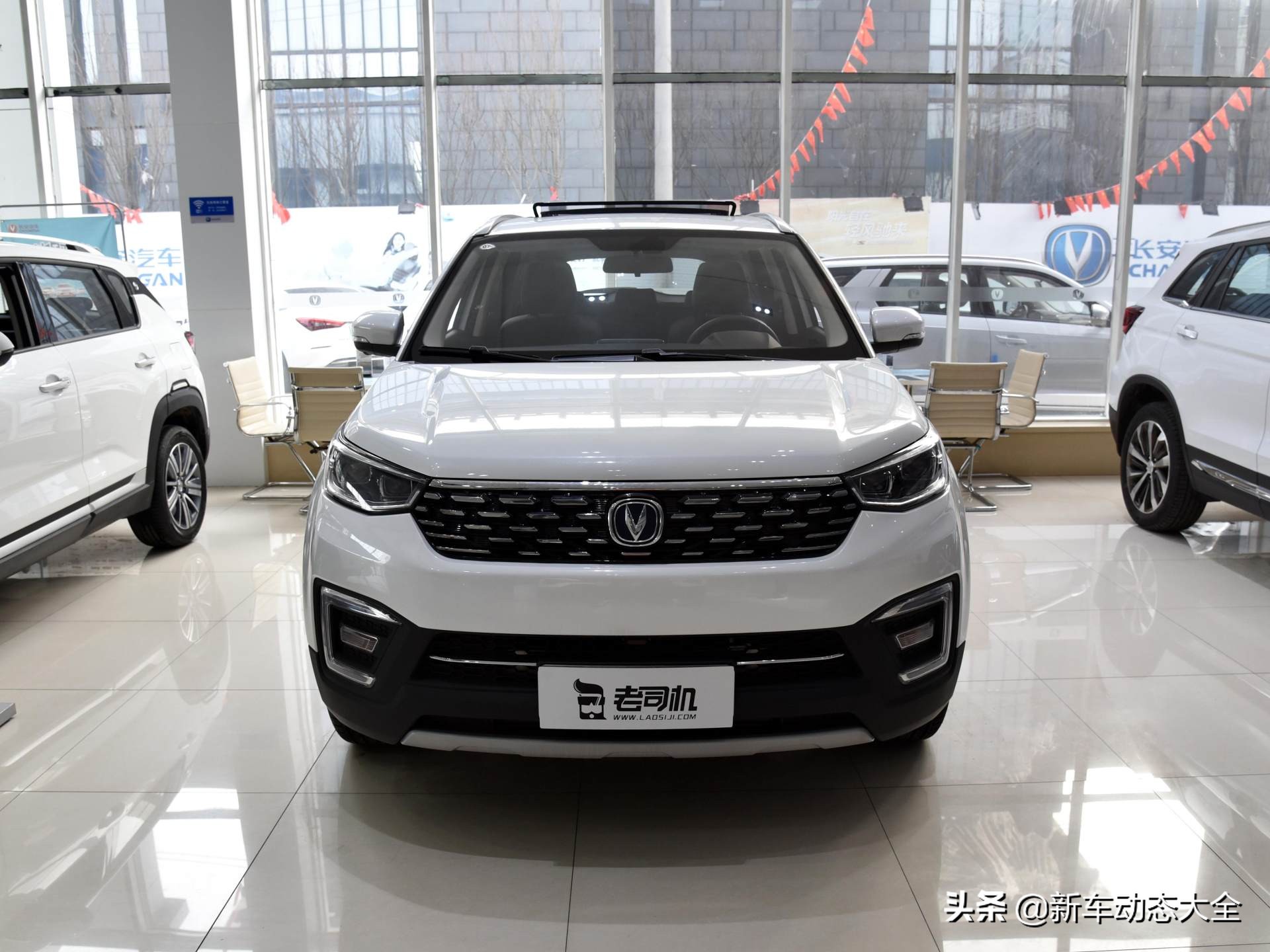 更低价配置不减,小巧好停车油耗低的自动挡SUV,实拍长安CS55