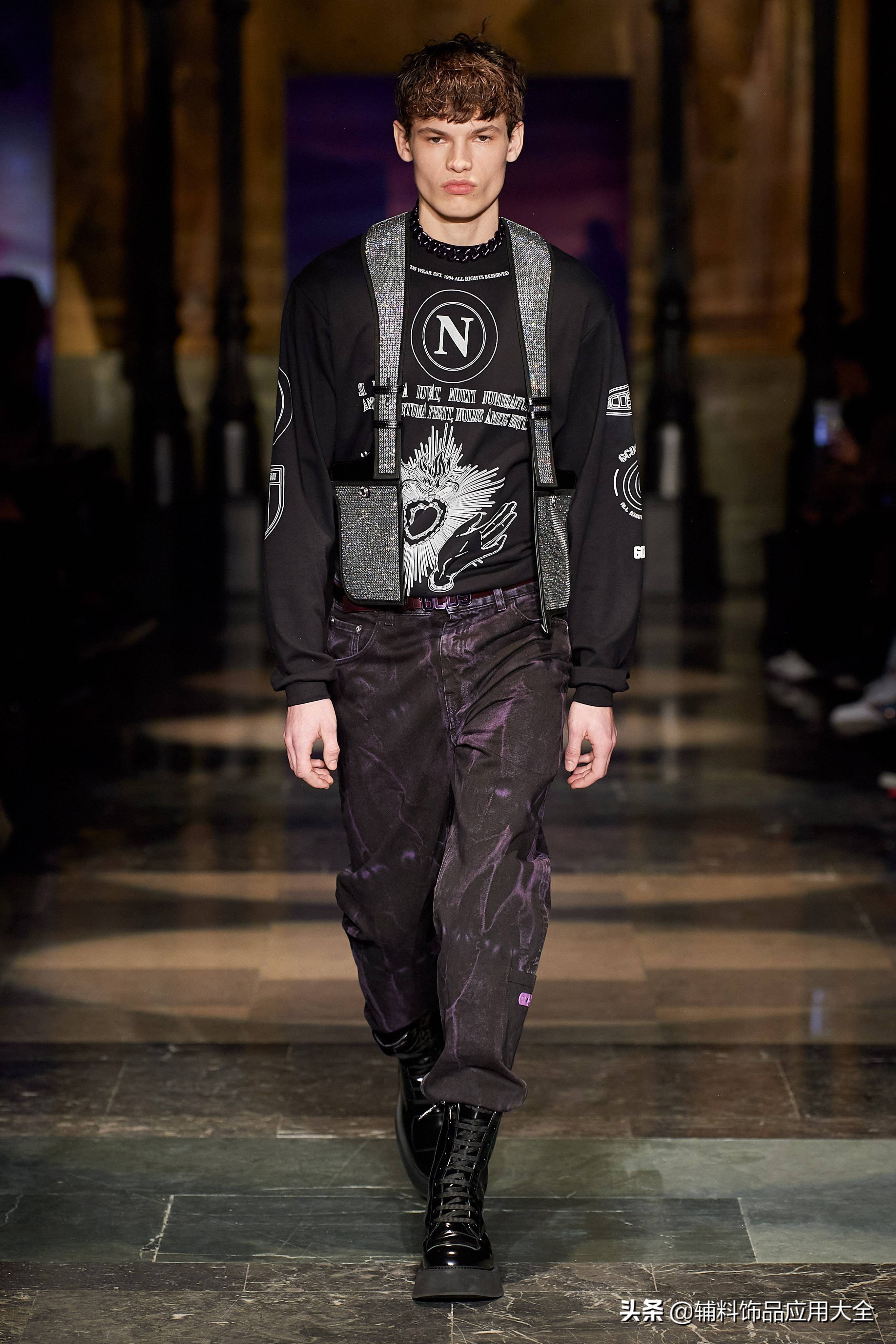 靓丽的流行元素，看水钻服装在明星身上的出彩表现