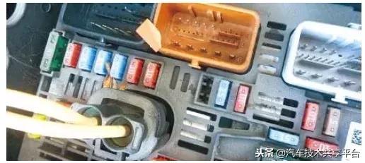 雪铁龙世嘉中控维修,雪铁龙世嘉怎么看冷却液液位