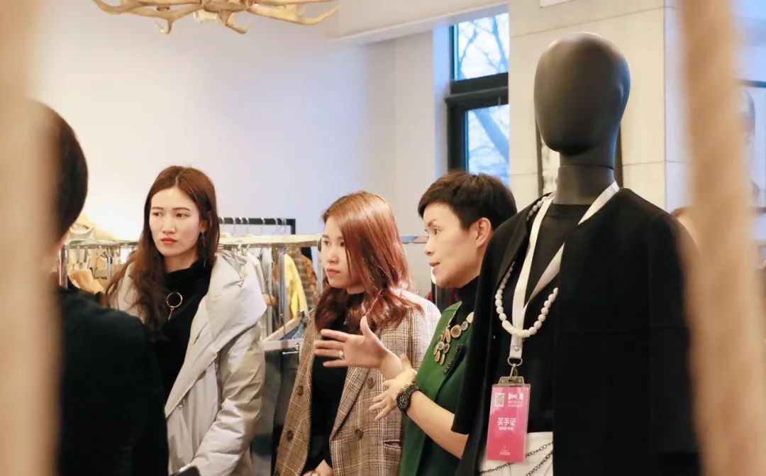 开一家品牌服装店,开一家男女服装店