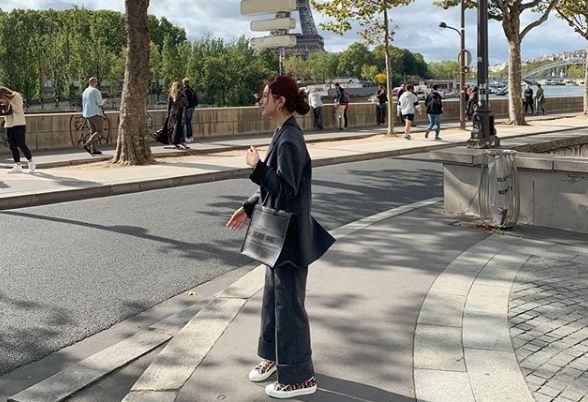 iu发型图片中短发,慵懒韩式低马尾丸子头iu