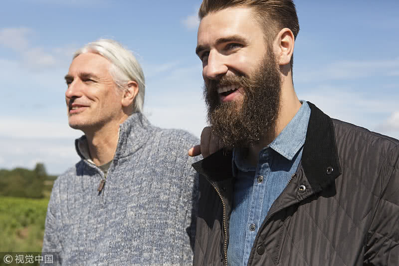 男生第一次刮胡子年纪,男生第一次刮胡子建议多久再刮