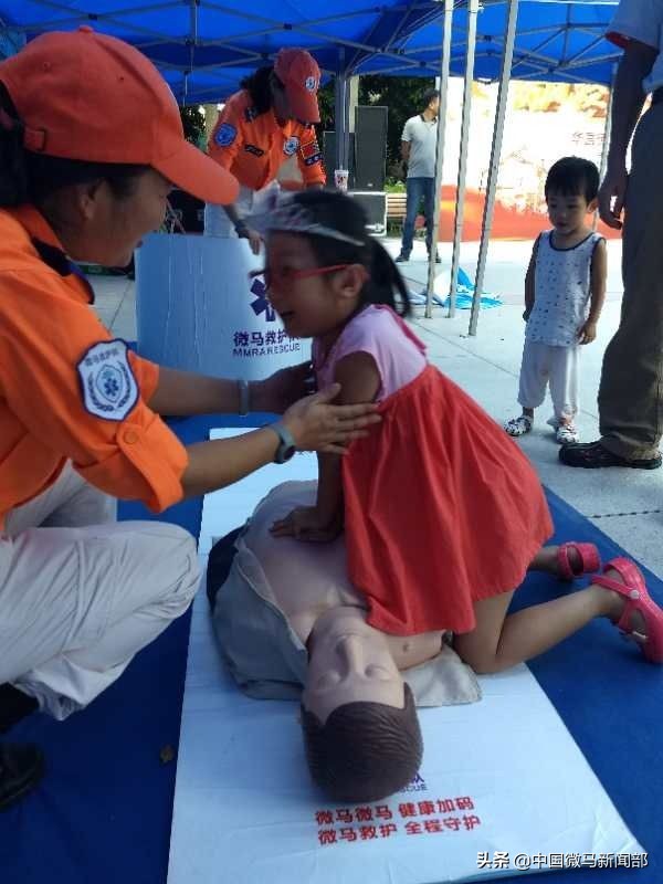 急救心肺复苏科普进社区,急救进医院视频