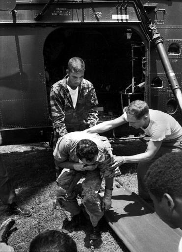 美军飞行员阵亡，机枪手情绪失控：与洋基爸爸13一起骑行