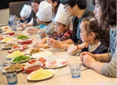 网红玩七彩滑道,广东彩虹滑道网红游乐