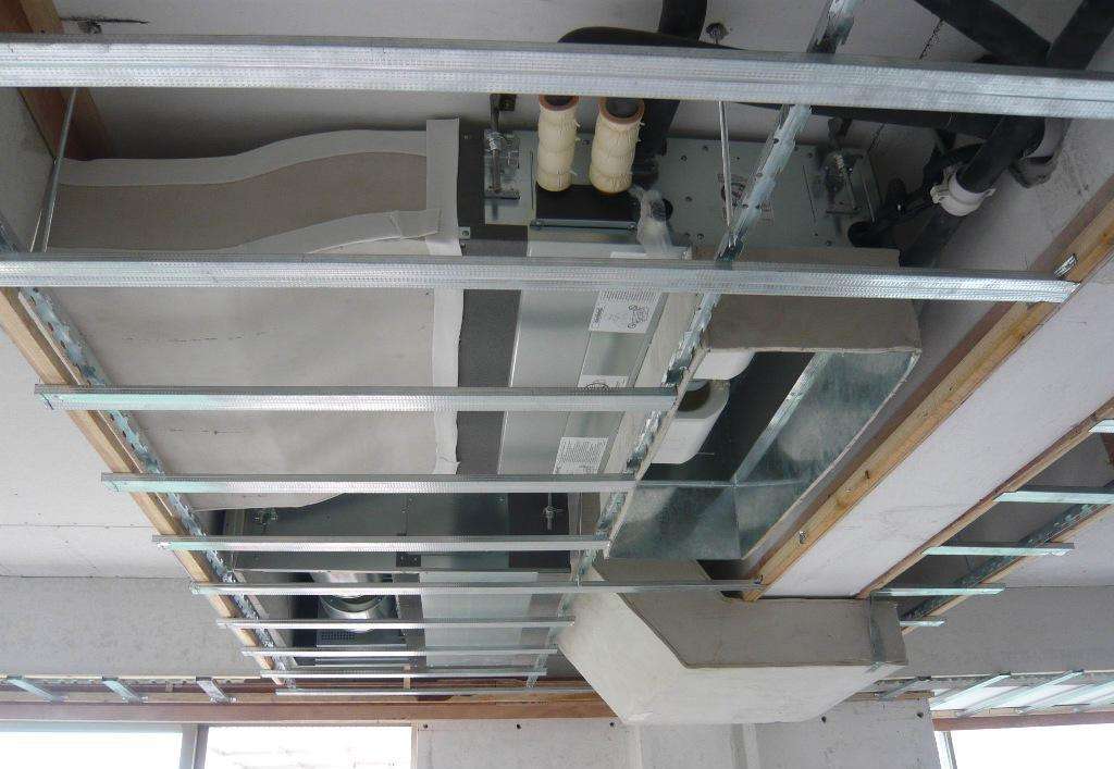 中央空调和分体式空调哪个划算,安装分体空调和安装fcu空调的利弊