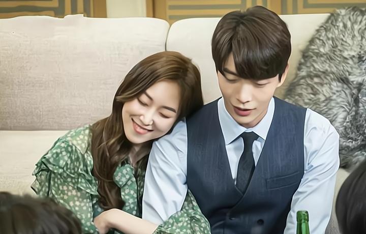 我把小姑子的脸抓破，她拍照上传家族群后，被婆婆移出群聊