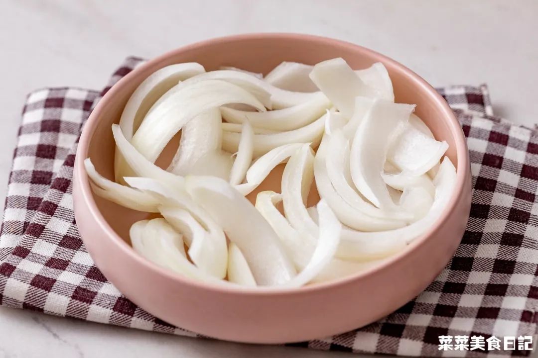 上班族午饭微波炉加热,微波炉解决一日三餐