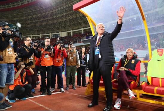 国足新帅定了？李铁微博晒收藏魔笛球衣！双喜临门？新的轮回