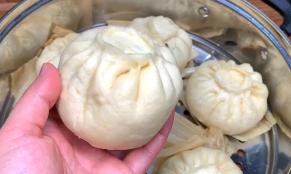 蒸包子怎么开锅蒸不塌皮不回缩,为什么蒸包子总有一两个包子回缩