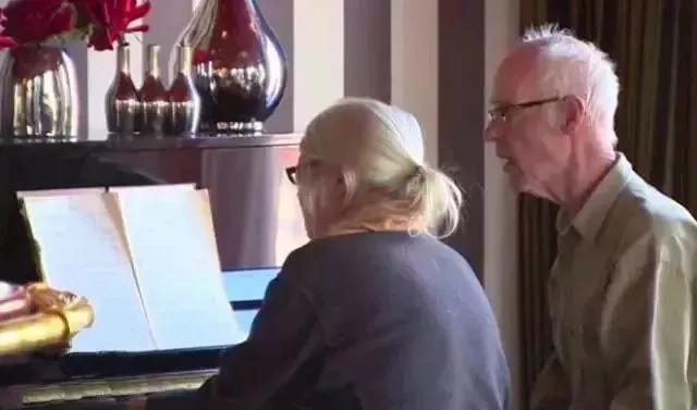 世界上最伟大的*局骗**:152名老人被骗8年,却觉得无比快乐