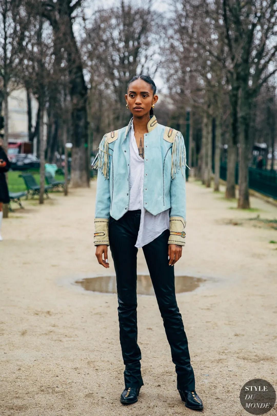 T恤穿腻了？想要时髦又遮肉，春夏白衬衫应该这么洗和这样穿