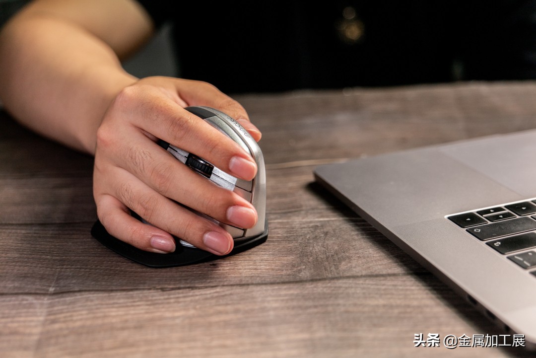 鍗庝负榧犳爣鏃犵紳绌胯秺,鍗庝负榧犳爣鏃犵紳