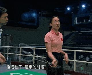 羽球教学基础握拍,羽毛球动作怎么练