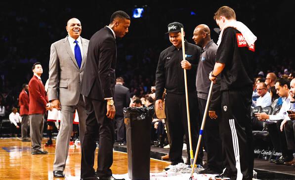 奥尼尔魔术扣断篮架,奥尼尔入篮后篮球架塌下来视频