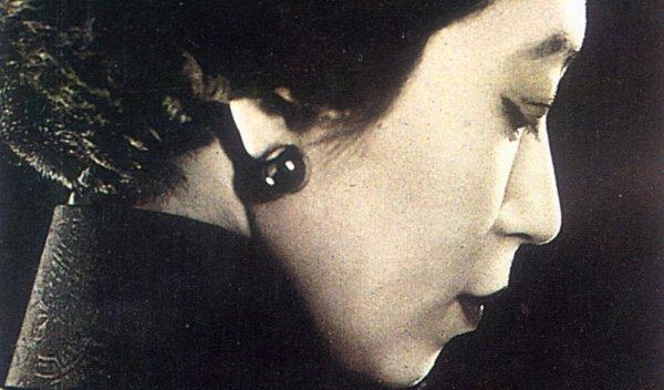 张爱玲第一炉香解析,张爱玲家庭的悲剧