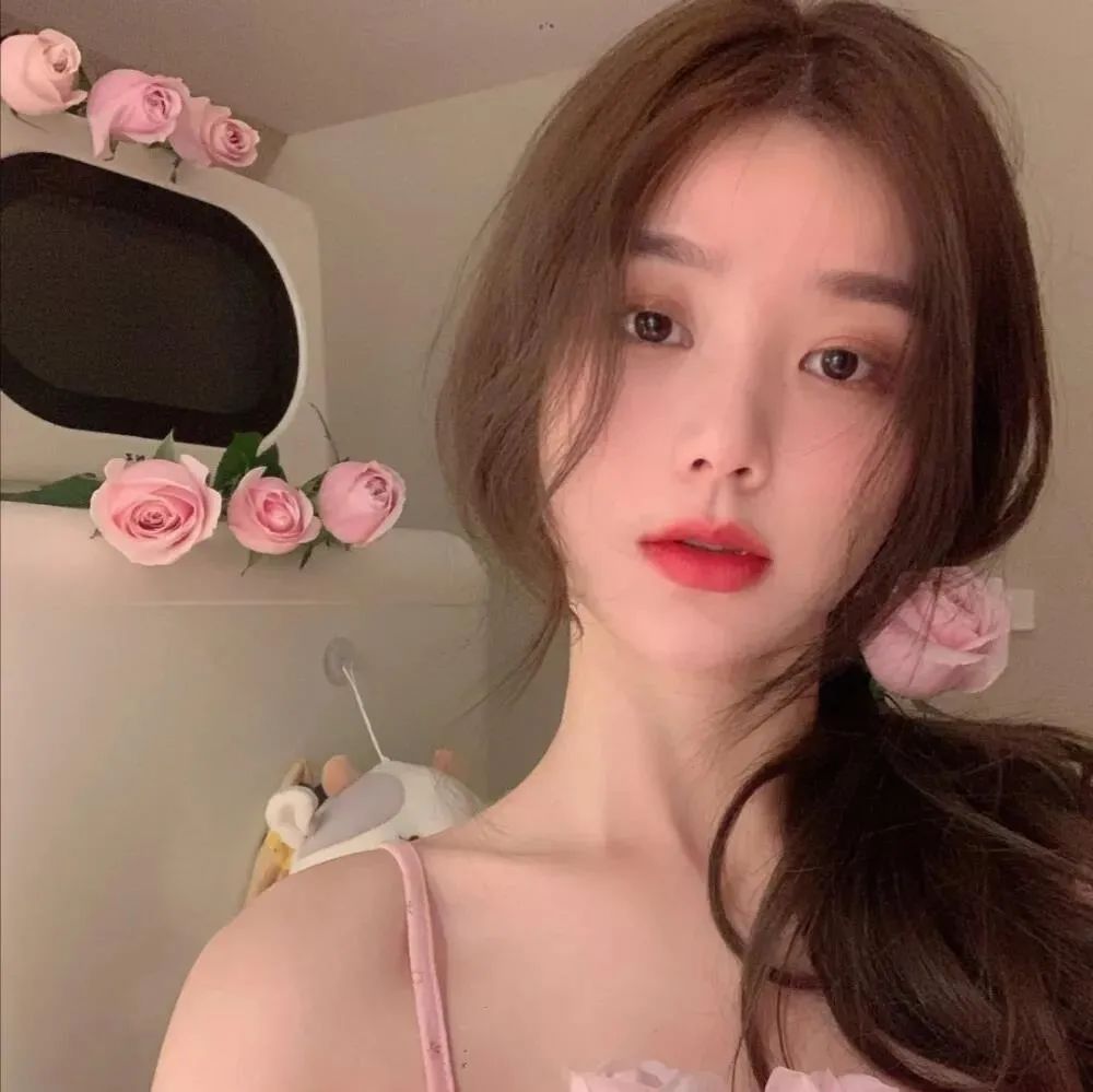 超好看的闺蜜头像一人一半真人,超好看的闺蜜头像动漫