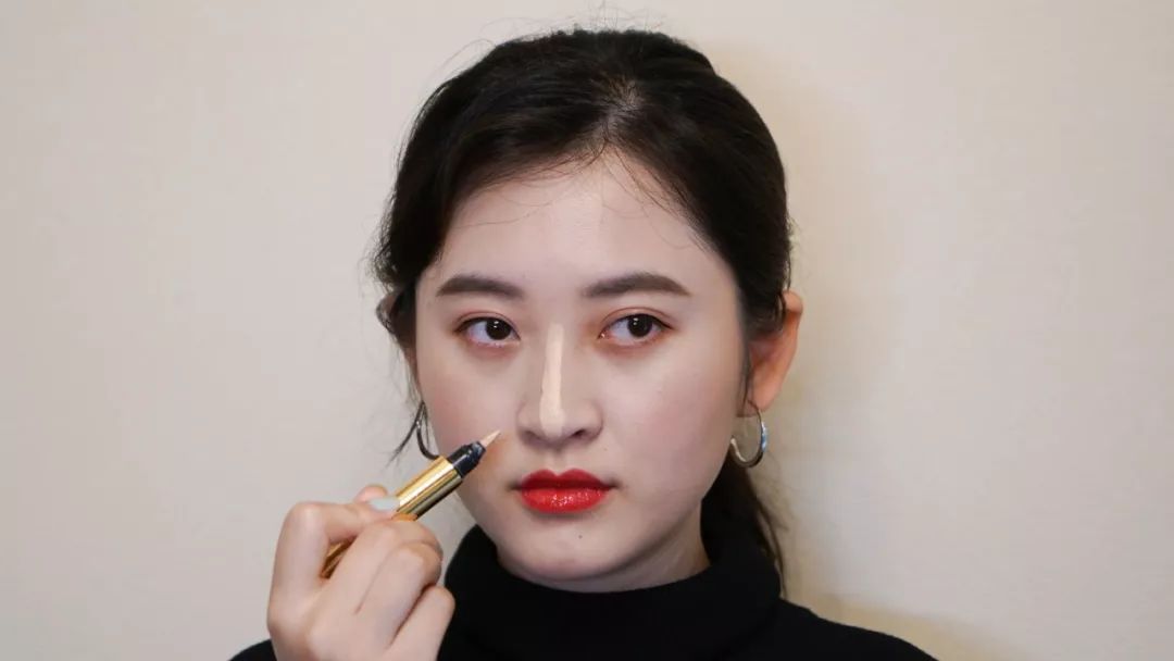 又挺又大的鼻子如何修容,如何把大鼻头变成小鼻头用修容修