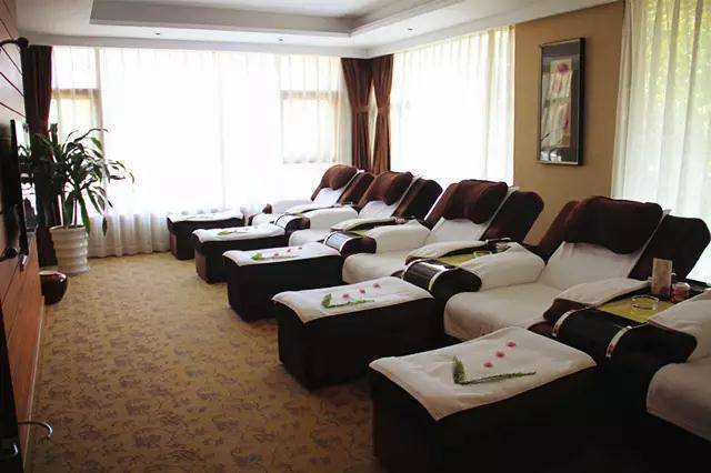 昆明弥勒温泉推荐,弥勒湖泉温泉五一