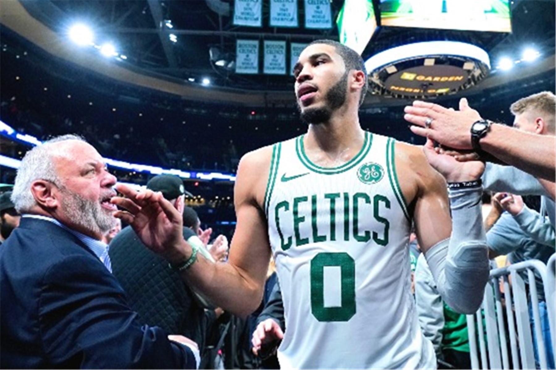 nba季前赛球员上脚鞋款一览12月,勇士队乌布雷上脚的鞋