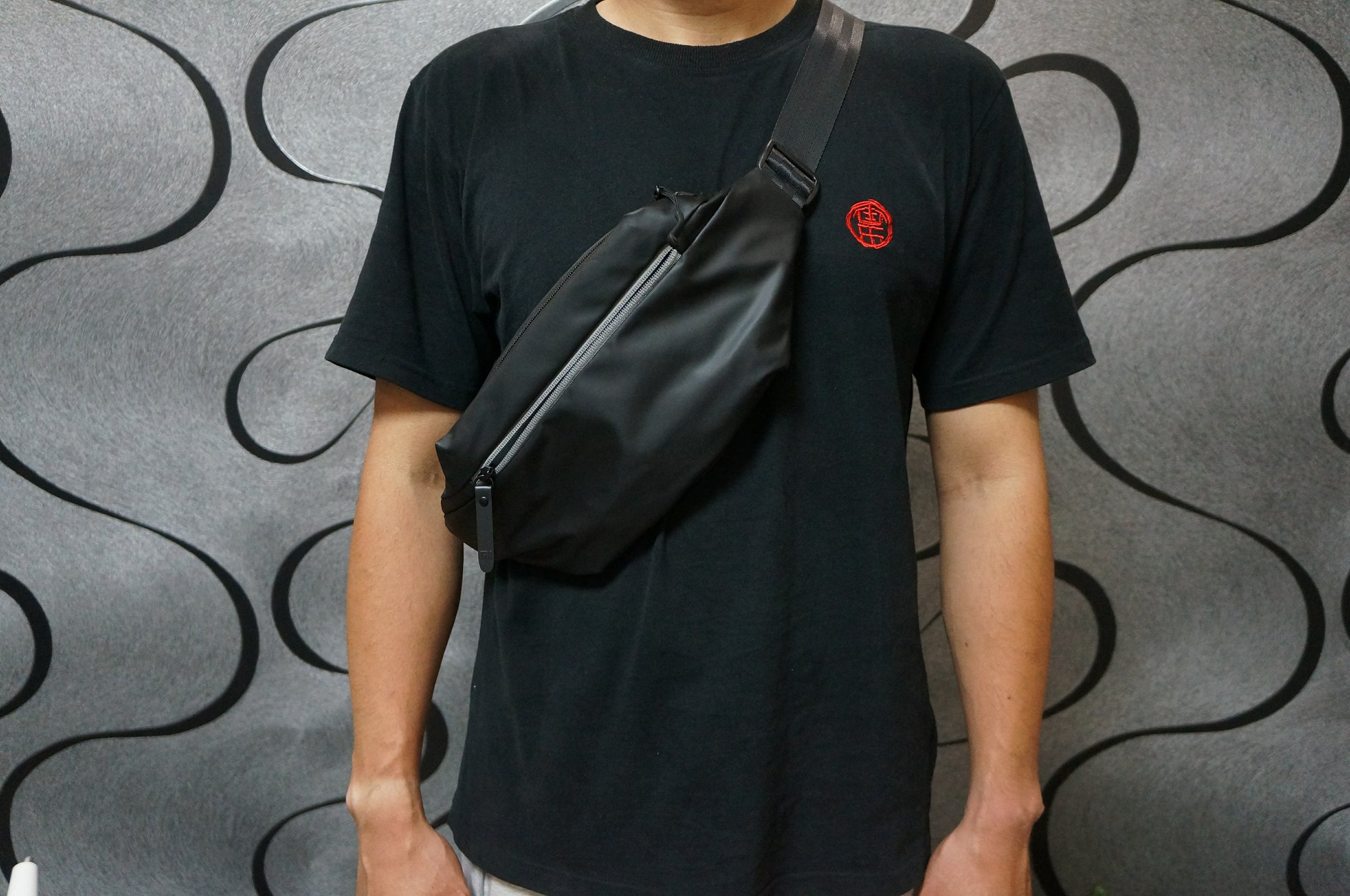 休闲轻便胸包,简单百搭休闲胸包