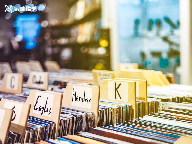 如何处理你的女朋友给另一个男人发短信