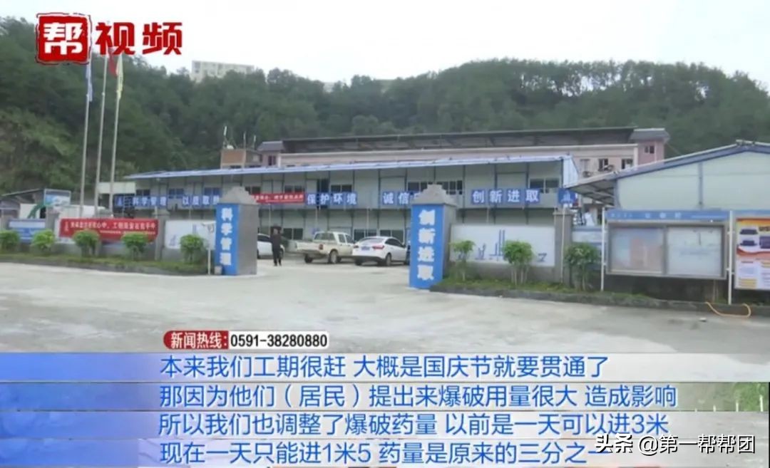 隔壁建房二年后导致我家墙壁开裂,家里房子二十几年墙裂