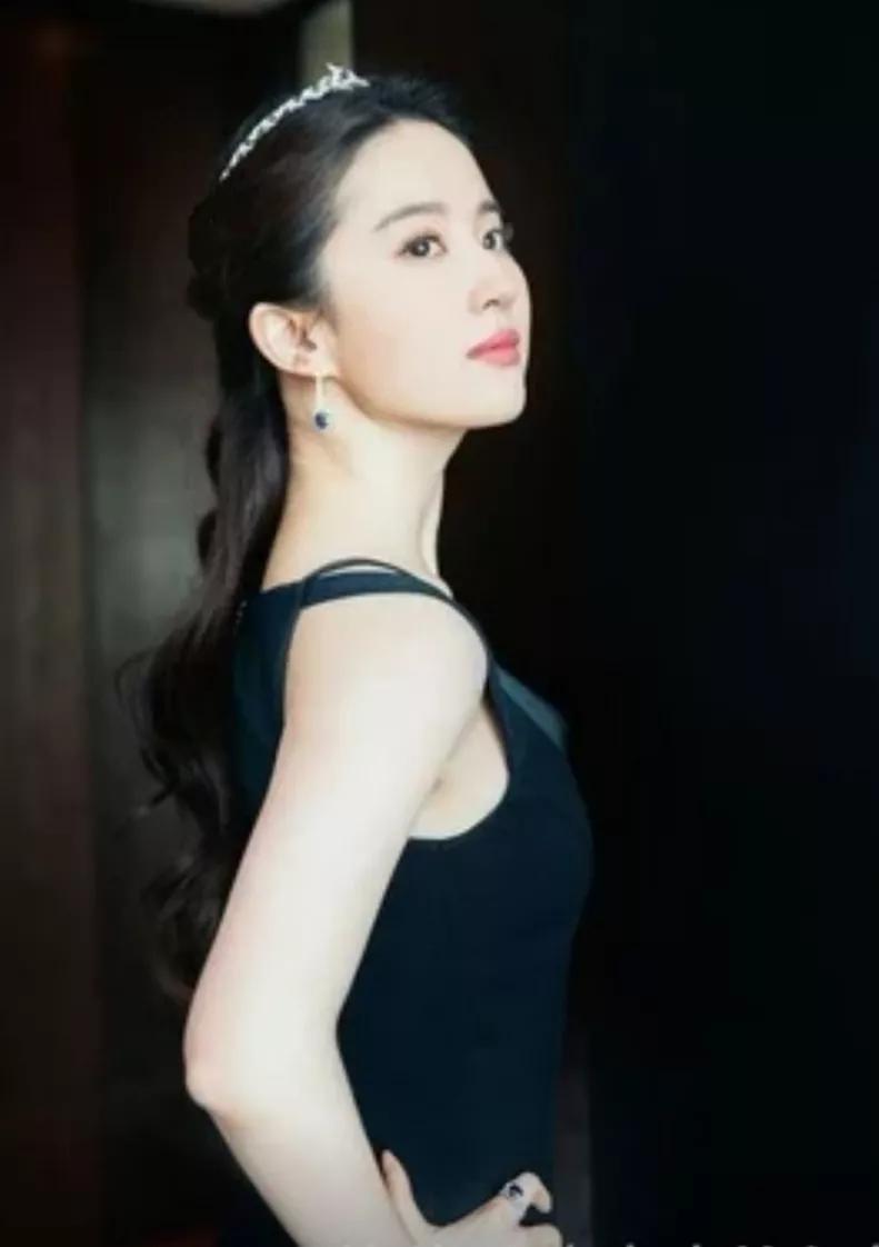 后视镜被撞掉了换一个新的多少钱,后视镜被撞掉了能装好吗