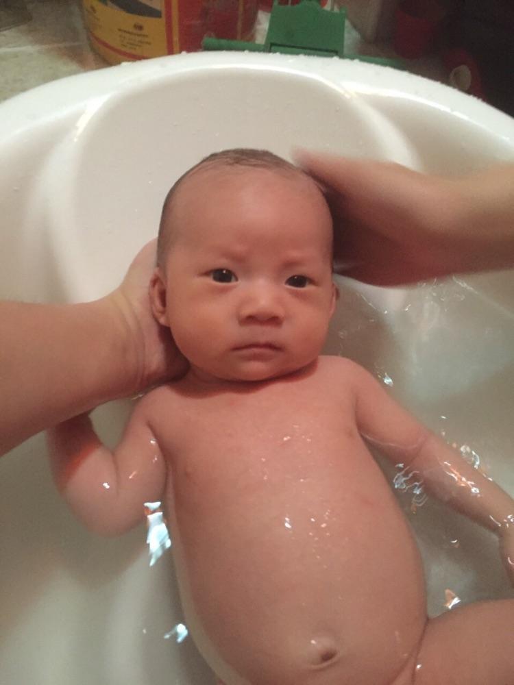 新生儿宝宝照顾,宝妈如何照顾初生儿