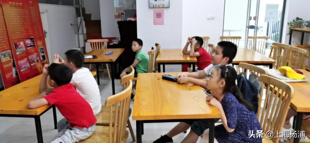杨浦居民家门口的暑期班开课啦!家长们都冲了~