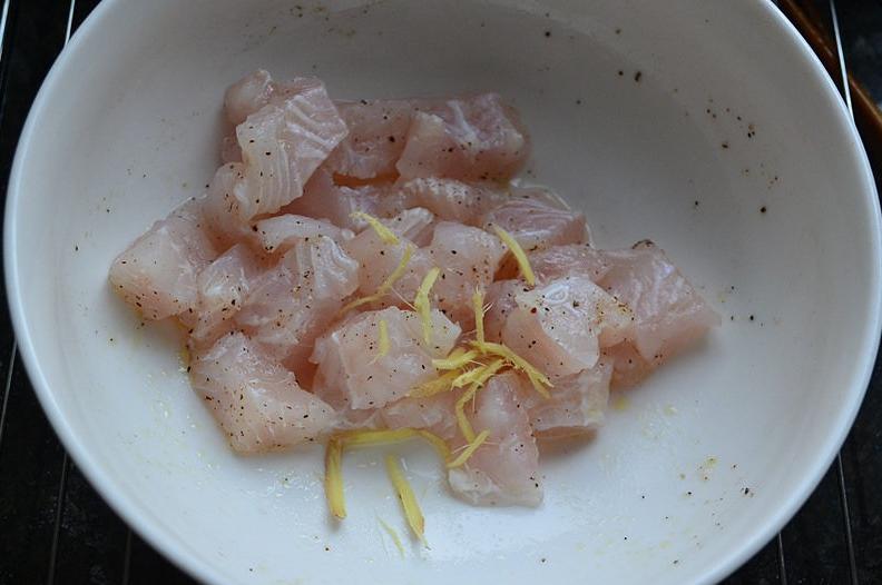 番茄鱼怎么做汤色好看,番茄鱼怎样做好吃而且简单