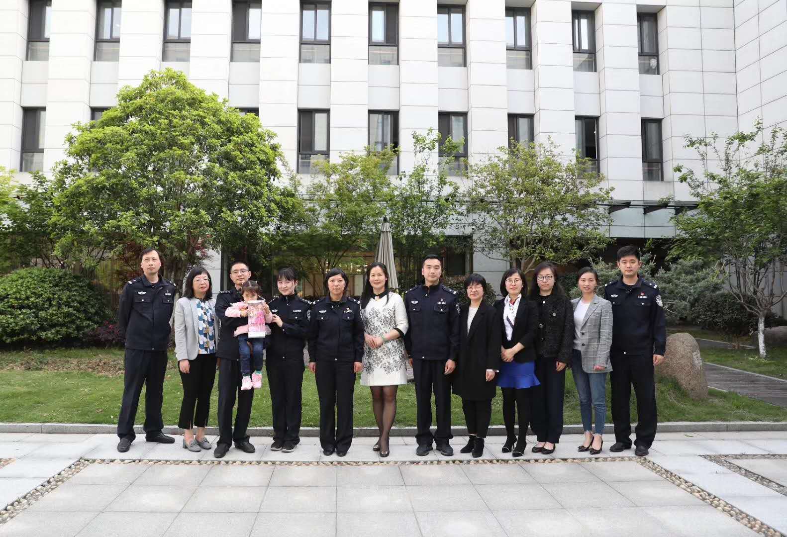 滕玲玲个人简历,滕玲玲视频