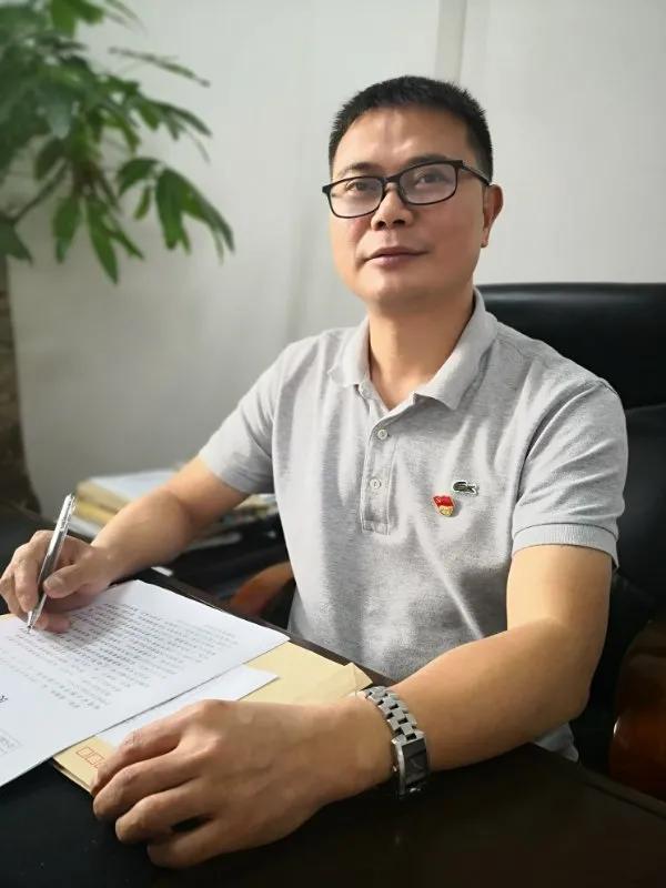 对标看齐学榜样不忘初心谋发展,对标看齐砥砺奋进