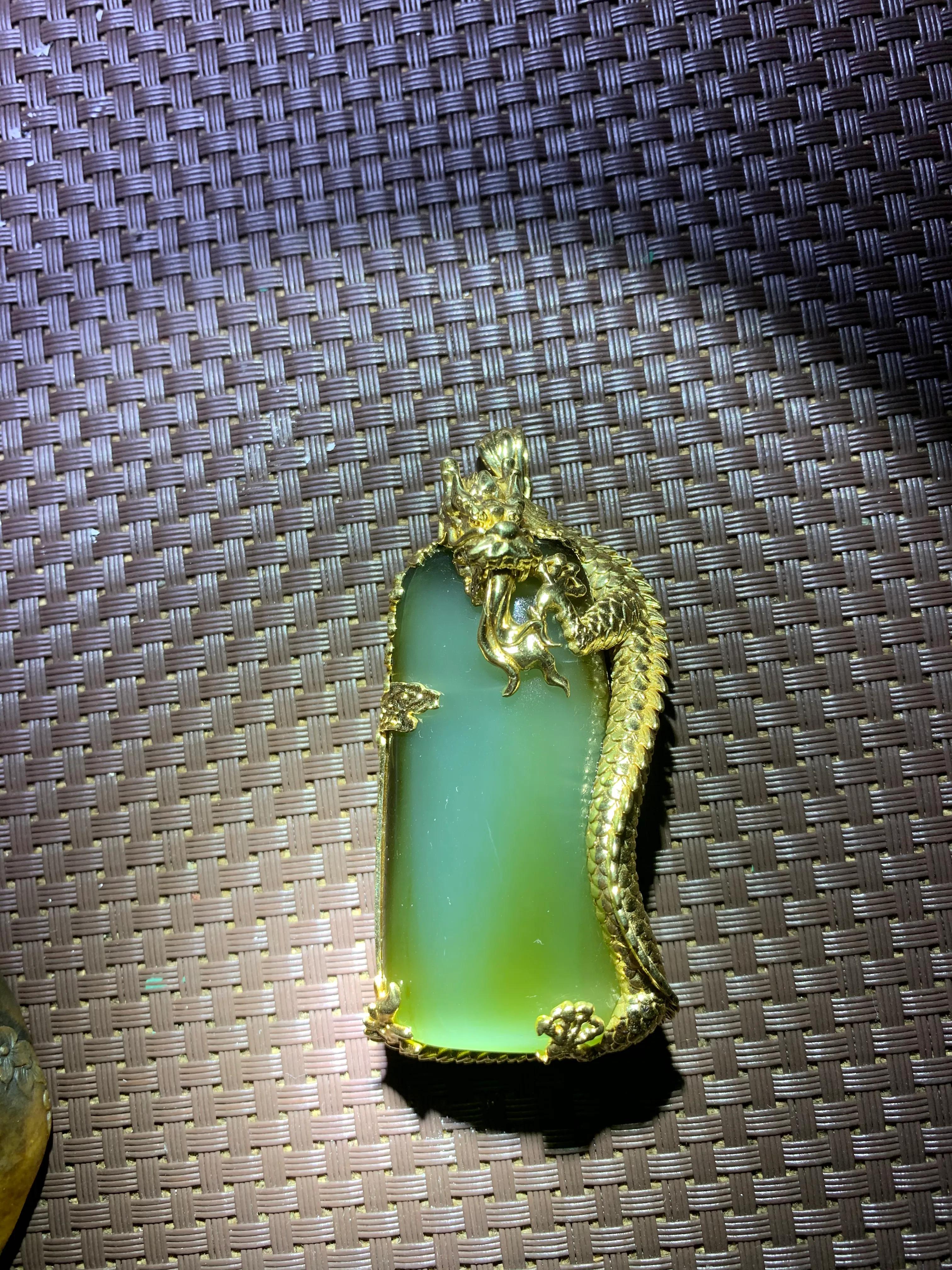 和田玉打灯有发亮的结构,和田玉打灯鉴别方法