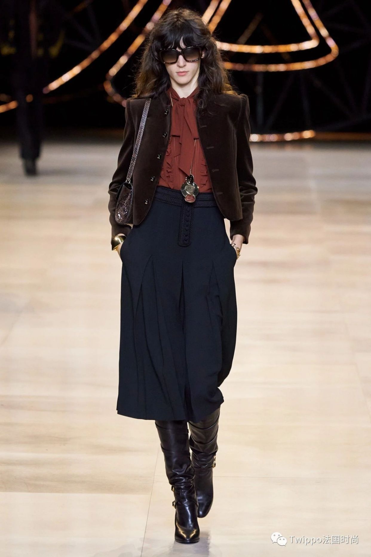 2020秋冬巴黎时装周givenchy秀场 (jacquemus 2020巴黎时装周秀场)
