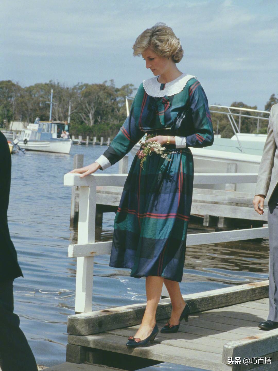 减龄脸型适合的穿搭,各种脸型所适合的穿搭