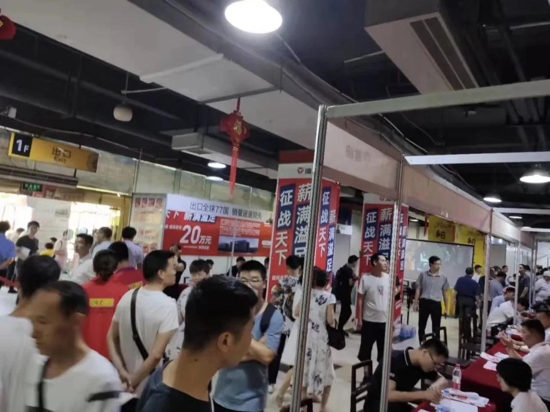 「我爱你，纳杰」客户“虐”我千百遍我待客户如初恋