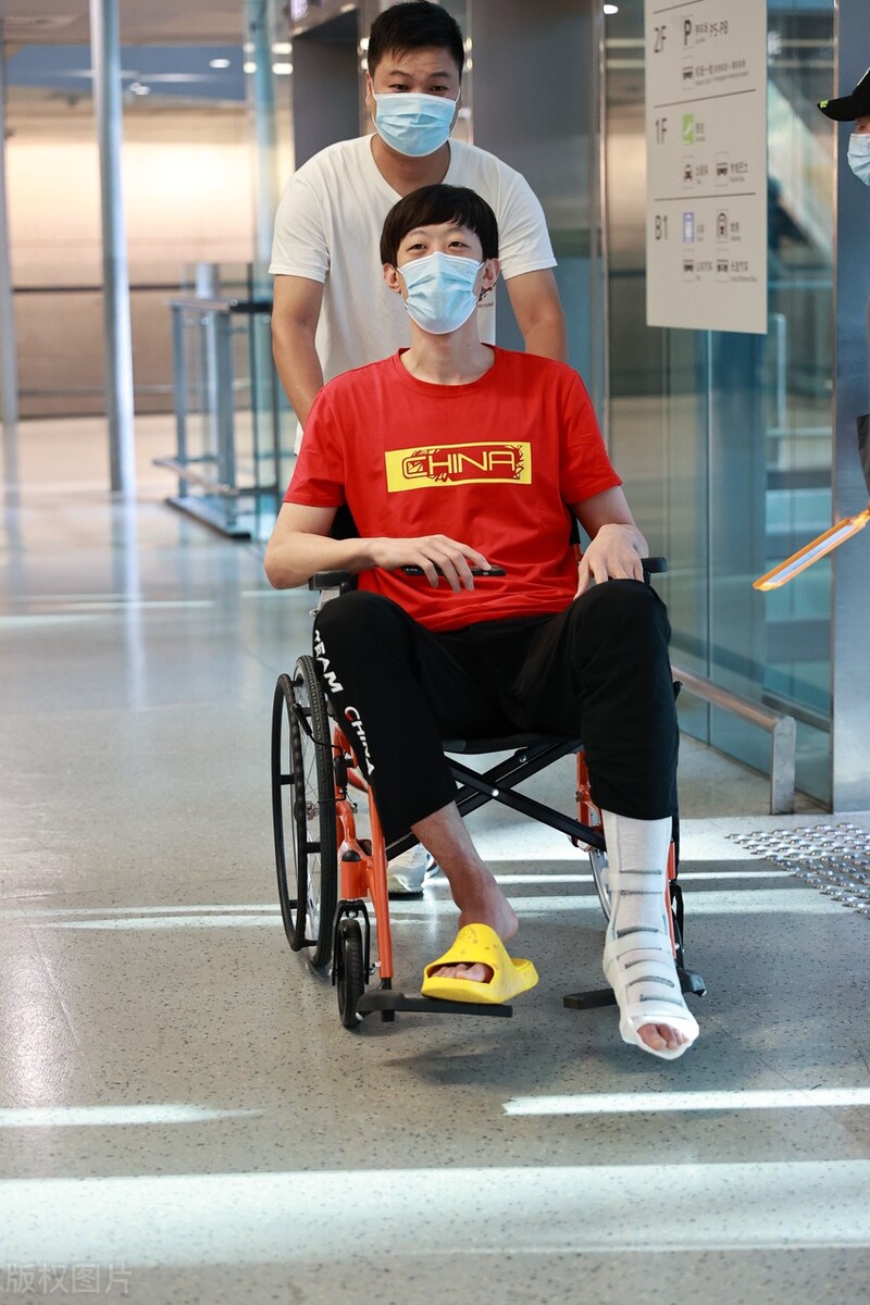 张国伟跳高复出,跳高运动员张国伟龙吸水