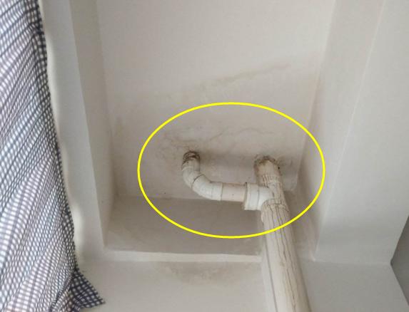 楼上漏水屋顶损坏赔偿标准,楼房的屋顶漏水找谁赔偿