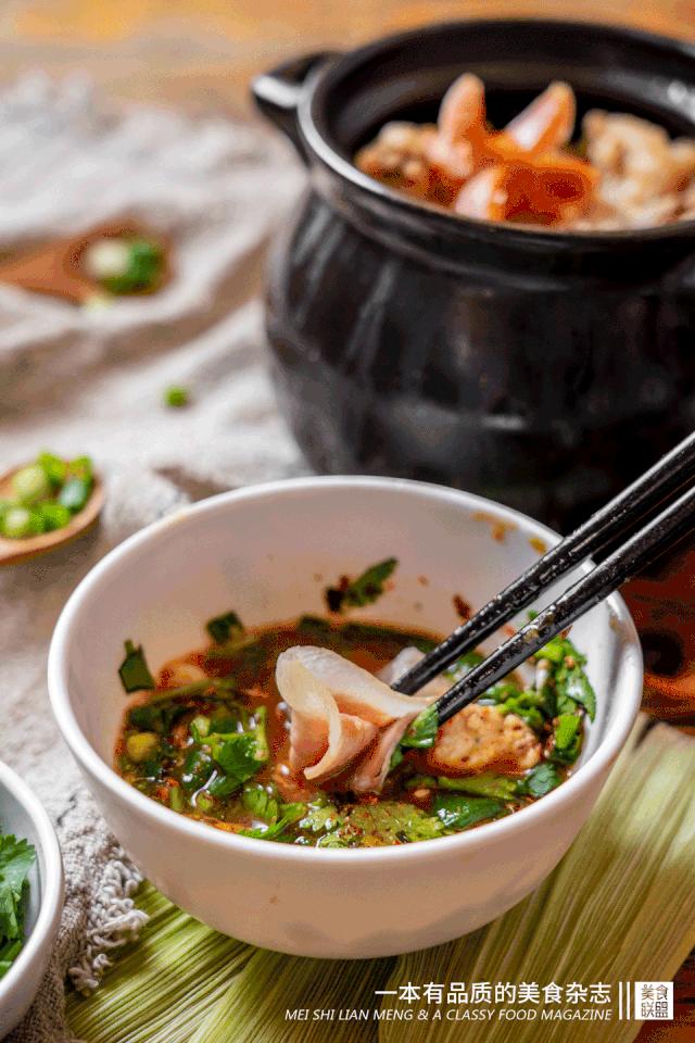 昆明这家小吃店里的传奇男人，17年来让人又嫉妒又欢喜