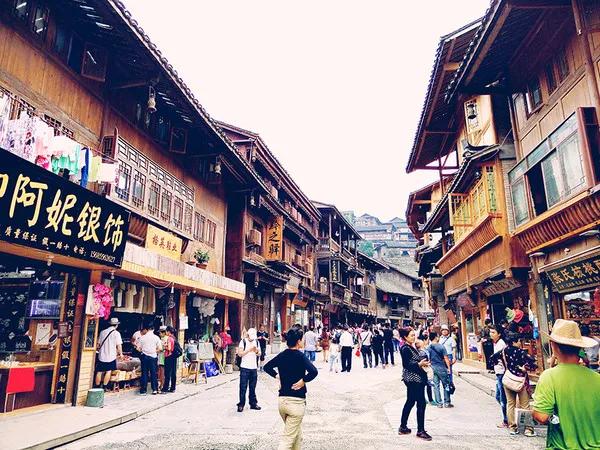 黄果树荔波小七孔苗寨镇远两日游,千户苗寨梵净山黄果树三日游