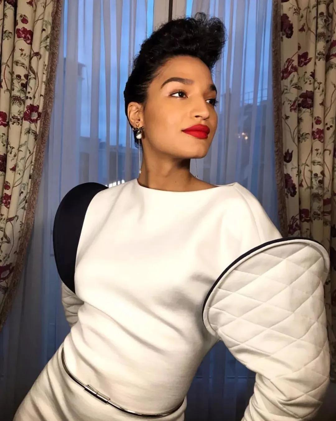 INS上爆裂，涅槃重生的跨性别者，凭借一部美剧火成2020最美面孔