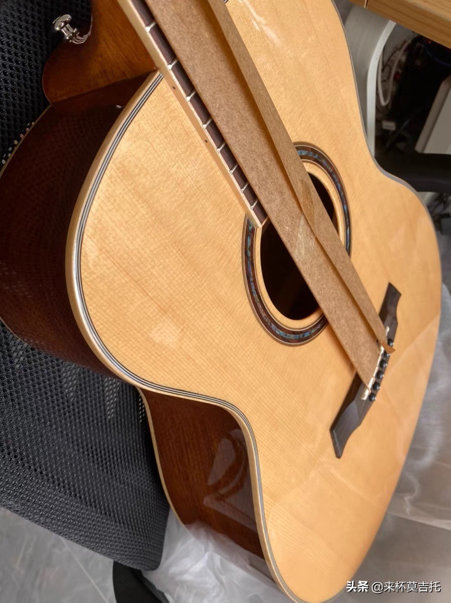 新手入门吉他怎么选择,初学吉他如何选琴视频