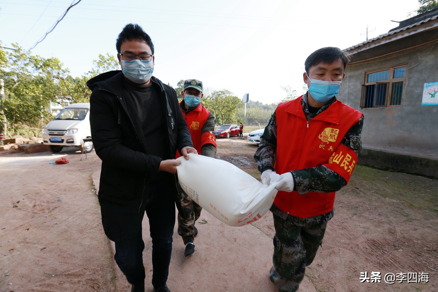 抗疫,这个乡镇140名“红马甲”服务居家隔离的3万群众
