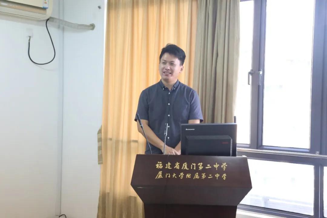 京厦协作促研修专家引领助成长--厦门二中携手华师教育研究院召开首批研究型教师培养对象答辩会