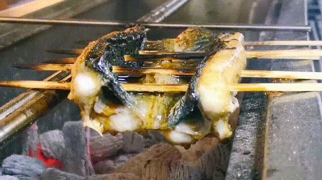 昆明唯一屋顶清真居酒屋，居然还能吃到活鳗鱼，48元清酒喝到嗨