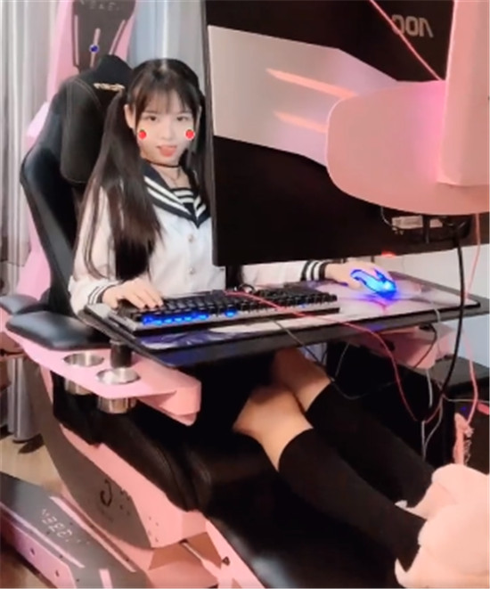 火线妹素颜自拍,火线妹素颜街拍