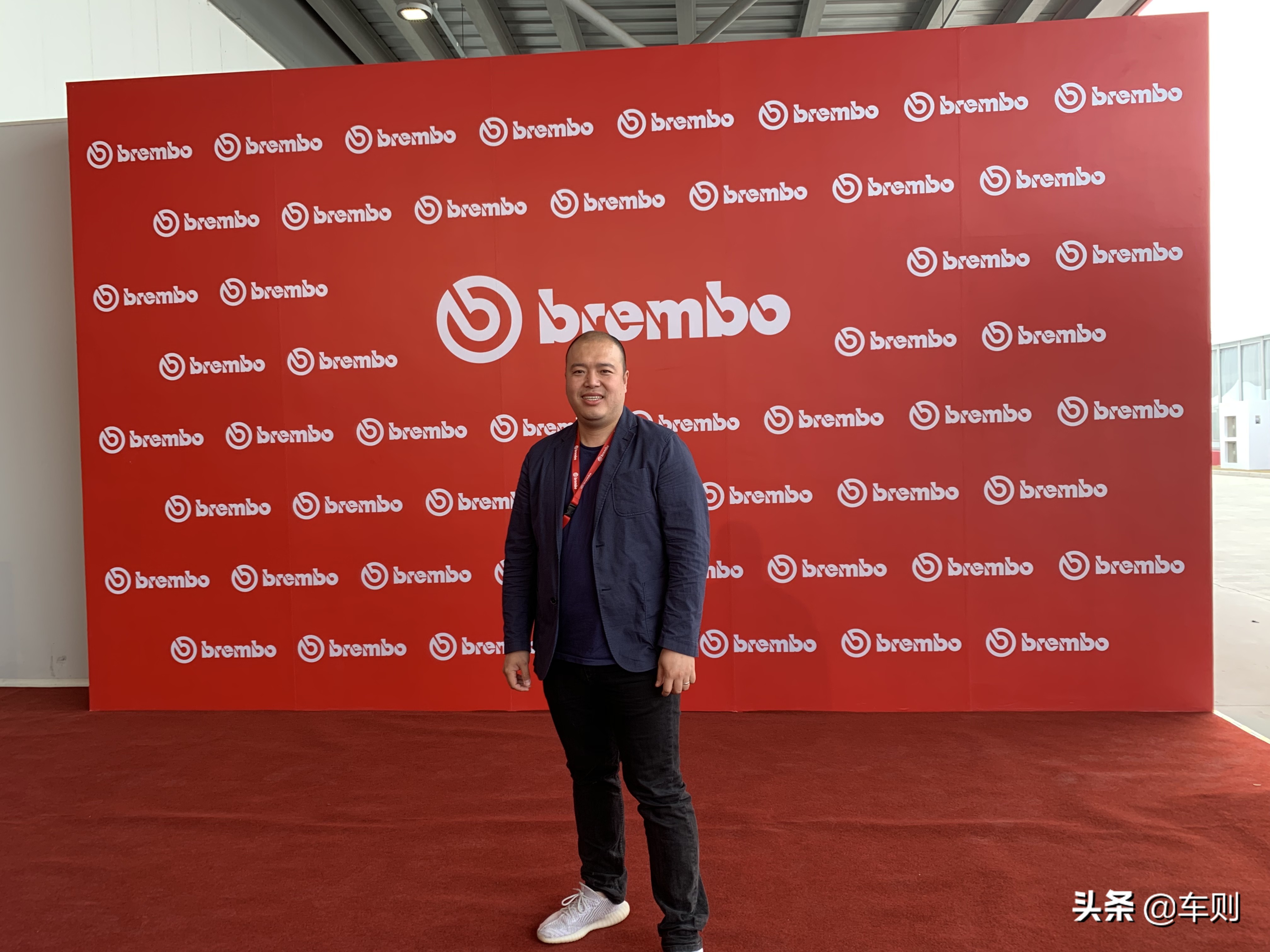 新款特斯拉modely布雷博brembo,布雷博brembo和brembo有什么区别