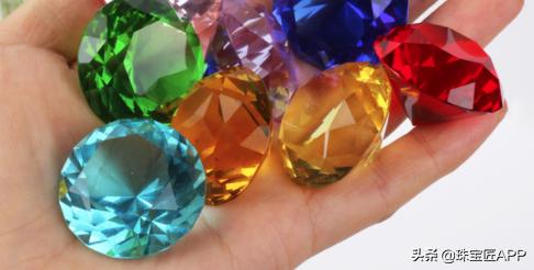 扎心了！它们都是玻璃做的！宝石界万能“毒药”，你买过吗？